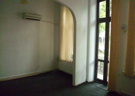 Inchiriere spatiu birou 50 mp, 1/2 - Bd. Kogalniceanu Inchiriere spatiu birou 50 mp, 1/2 - Bd. Kogalniceanu