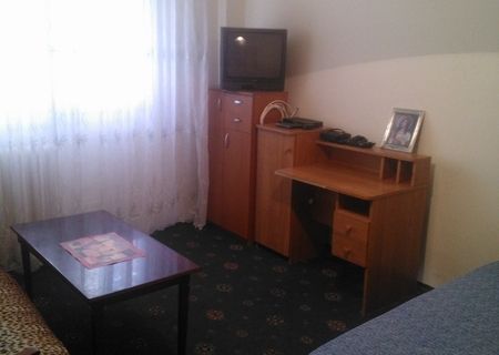 Inchiriez 2 cam Piata Victoriei