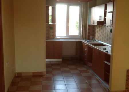 Inchiriez ap 3 cam, decomandat, zona Cantemir Inchiriez ap 3 cam, decomandat, zona Cantemir