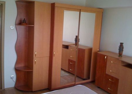 Inchiriez ap 4 camere Nicolina