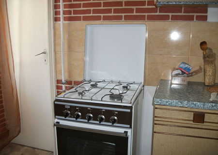 Inchiriez ap. cu 2 cam.sau caut 2 chiriasi ptr. cam. mare Inchiriez ap. cu 2 cam.sau caut 2 chiriasi ptr. cam. mare