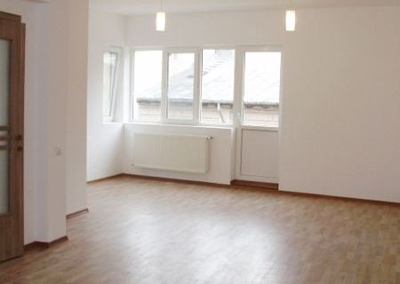 Inchiriez Ap in vila 4 camere zona Dacia Eminescu