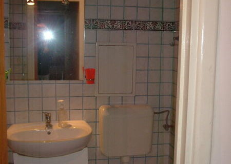 Inchiriez ap4cam zona Trapezului