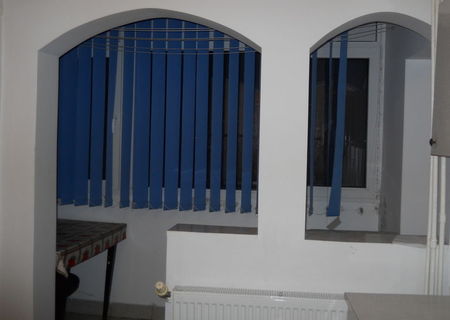 Inchiriez apartament