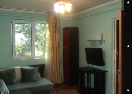 Inchiriez apartament