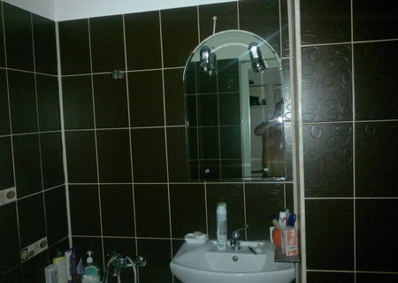 inchiriez apartament 2 camere