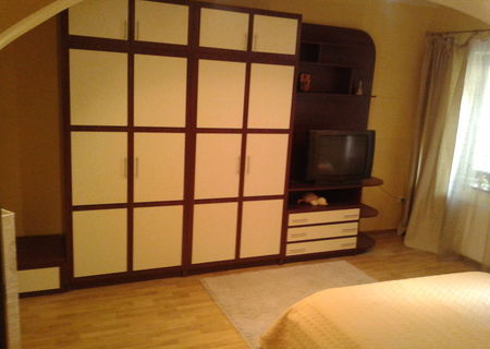 inchiriez apartament  2 camere centru