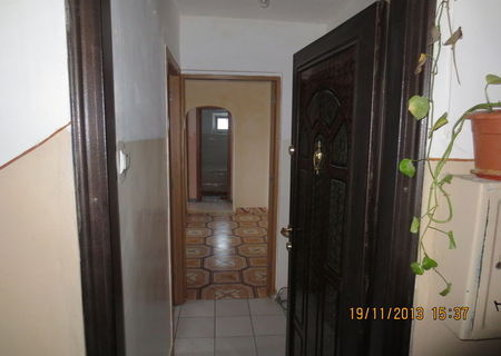 Inchiriez apartament 2 camere semidecomandat