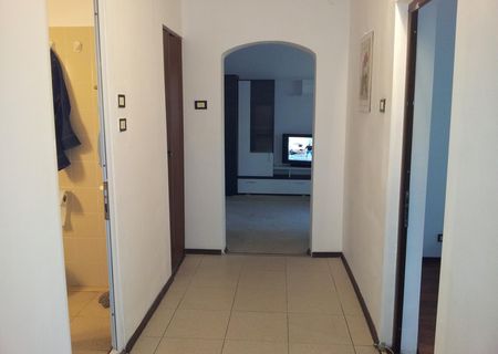 Inchiriez apartament 2 camere zona Buzoieni Rahova