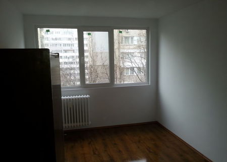 Inchiriez apartament 3 camepre Bd. Alex Obregia