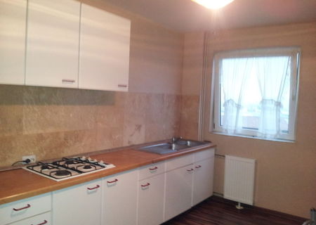 Inchiriez apartament 3 camere