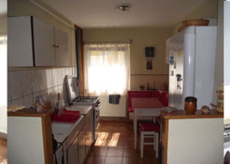 Inchiriez apartament 3 camere, 63mp decomandat