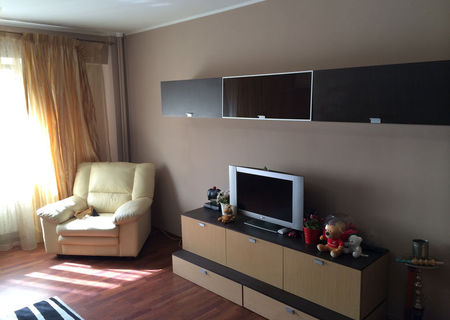 inchiriez apartament 3 camere central,modern