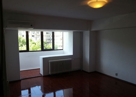 &Icirc;nchiriez apartament, 3 camere, decomandat, Bd. Decebal