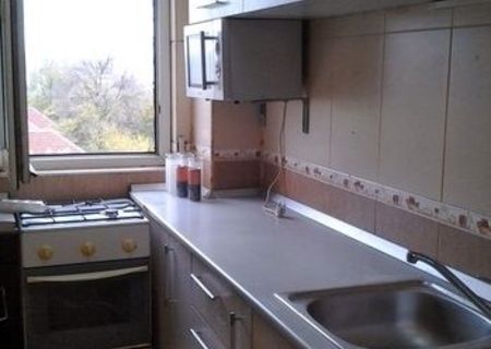 Inchiriez apartament 3 camere Militari 250e Inchiriez apartament 3 camere Militari 250e