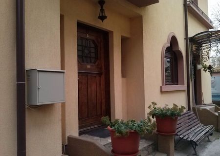 inchiriez apartament 3 camere si demisol