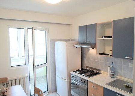 Inchiriez apartament 3 camere zona Stefan cel mare