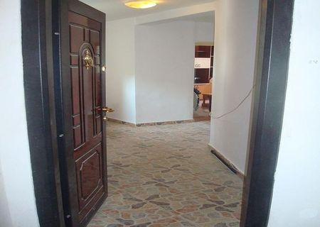 INCHIRIEZ APARTAMENT 4 CAMERE