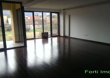 Inchiriez apartament 4 camere, Centrul Istoric