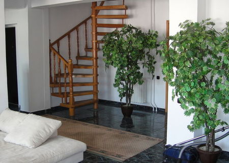 inchiriez apartament 5 camere