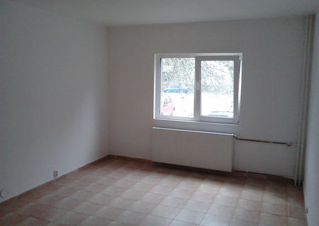 Inchiriez apartament