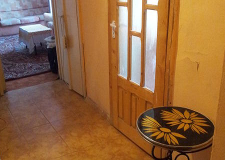 Inchiriez apartament cu 3 camere