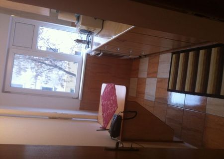 &Icirc;nchiriez apartament cu 3 camere zona Berceni