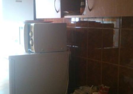 Inchiriez apartament cu 4 camere