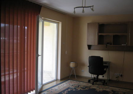 Inchiriez apartament cu o camera, 67 mp., in Floresti
