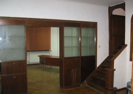 inchiriez apartament in vila la Parter