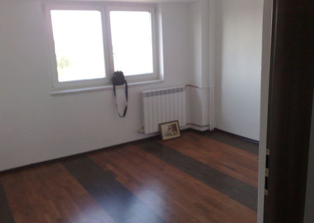 inchiriez apartament piata victoriei