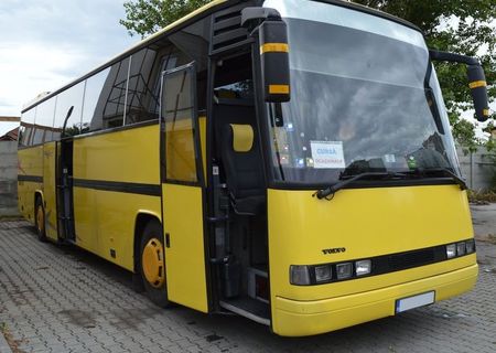 Inchiriez Autocar VOLVO (50 + 1 + 1 sofer) –din 2002 Inchiriez Autocar VOLVO (50 + 1 + 1 sofer) –din 2002