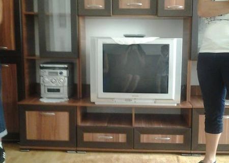 INCHIRIEZ CAMERA!!!