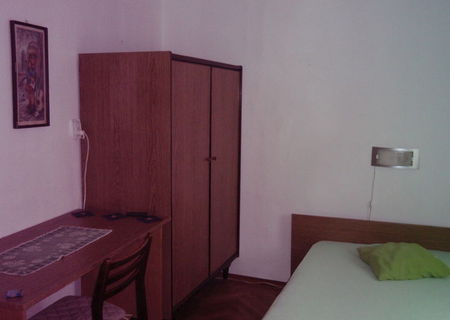 Inchiriez camera la mansarda Pta. Romana