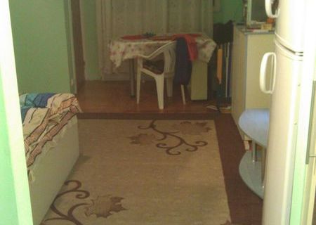 Inchiriez garsoniera zona TITAN