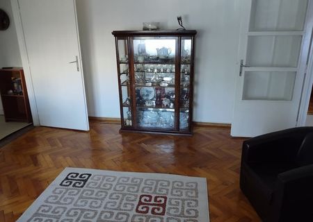 Închiriez, în Timișoara (centru), apartament cu 3 camere!