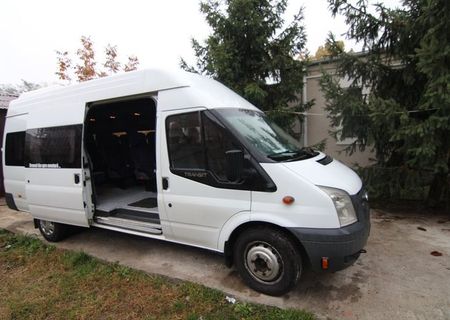 Inchiriez  Microbuz Ford Transit