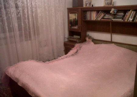 inchiriez o camera in apartament de 3 camere