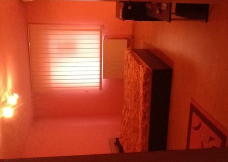Inchiriez o camera spatioasa si confortabila in vila !