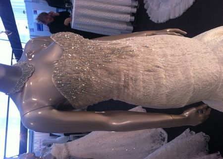 Inchiriez rochie de mireasa(merita vazut) Inchiriez rochie de mireasa(merita vazut)
