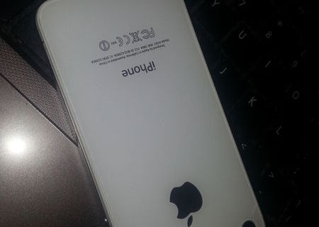 iPhone 4 16gb neverlock alb (are o mica problema)