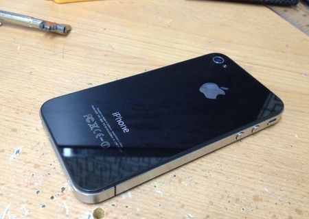 iPhone 4 32G neverlocked - folie pe ecran - ca nou