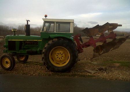 JOHN DEERE 3135