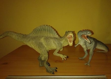 jucarii dinozauri