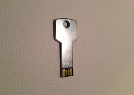Lacie iamakey 8 gb usb 2. 0