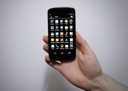 LG nexus 12GB Black