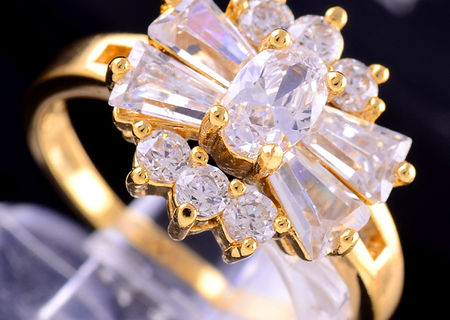 LIVRARE GRATUITA!  Superb inel 9K GOLD FILLED gen floare.  Marimea 7