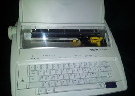 Masina de scris electrica Brother AX-410