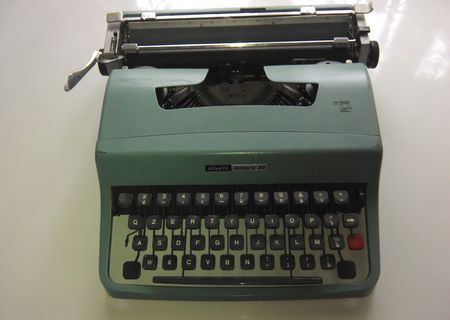 Masina de scris Olivetti Lettera 32