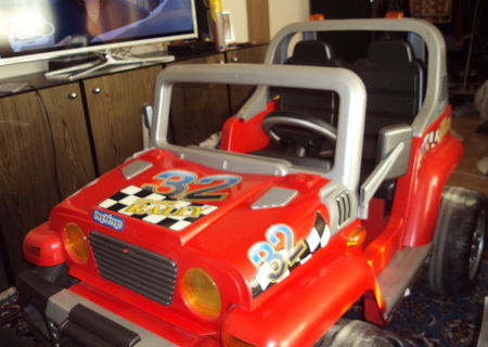 Masina electrica Peg-Perego pentru copii